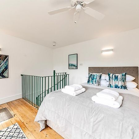 The Secret Kensington Garden Mews-2 Bedroom Full House-2 Train Lines- Spacious-Kings Road- Harrods -Chelsea Stadium-Private Small Patio London Kültér fotó