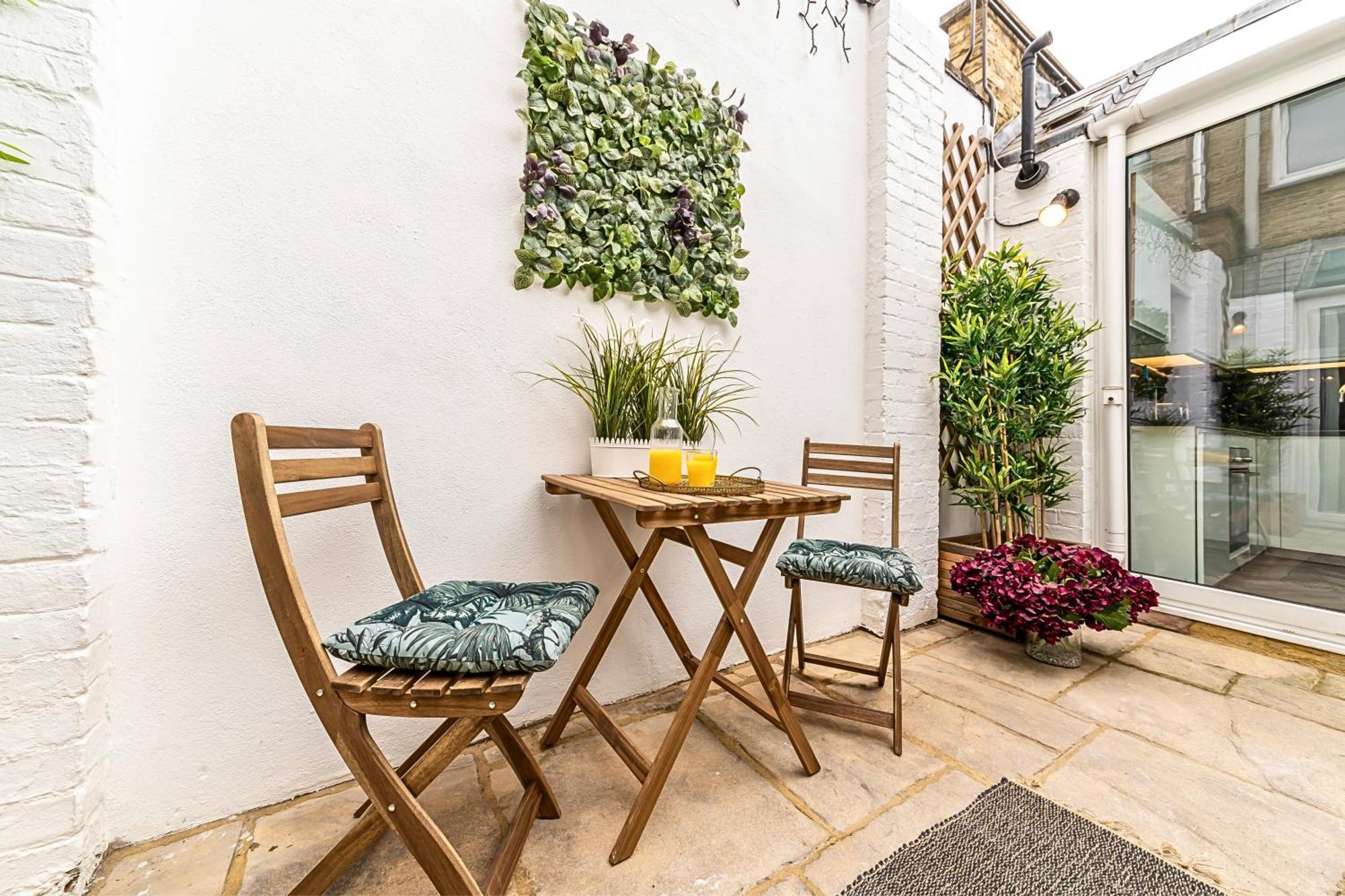 The Secret Kensington Garden Mews-2 Bedroom Full House-2 Train Lines- Spacious-Kings Road- Harrods -Chelsea Stadium-Private Small Patio London Kültér fotó