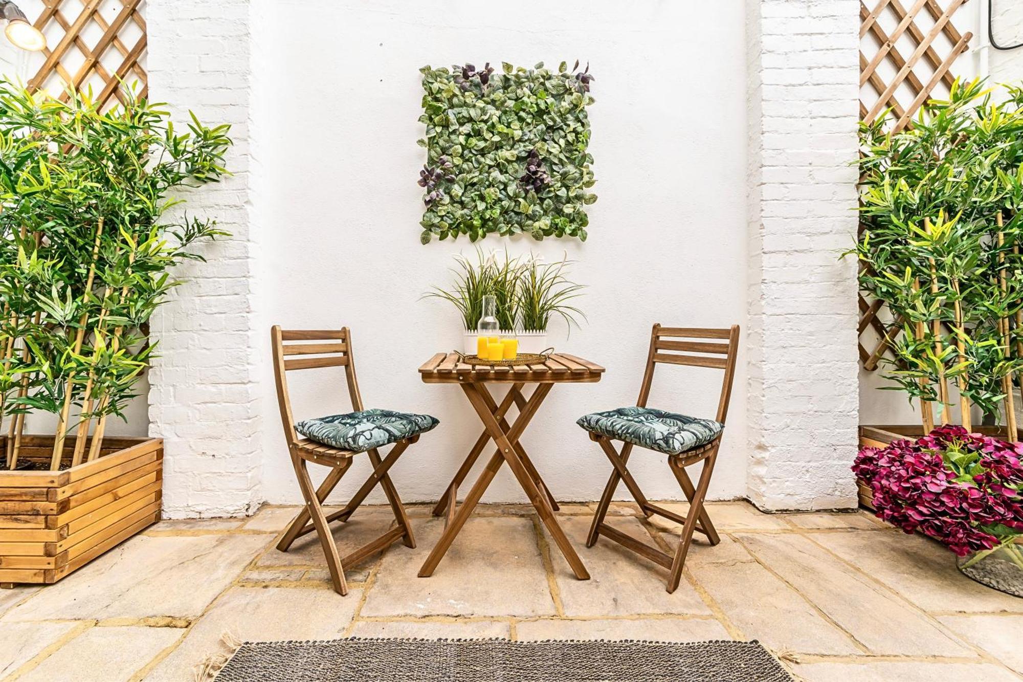 The Secret Kensington Garden Mews-2 Bedroom Full House-2 Train Lines- Spacious-Kings Road- Harrods -Chelsea Stadium-Private Small Patio London Kültér fotó