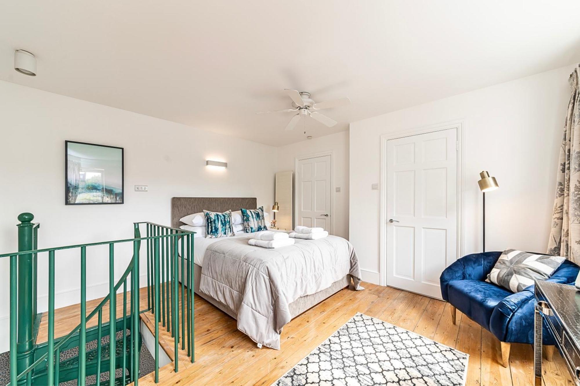 The Secret Kensington Garden Mews-2 Bedroom Full House-2 Train Lines- Spacious-Kings Road- Harrods -Chelsea Stadium-Private Small Patio London Kültér fotó
