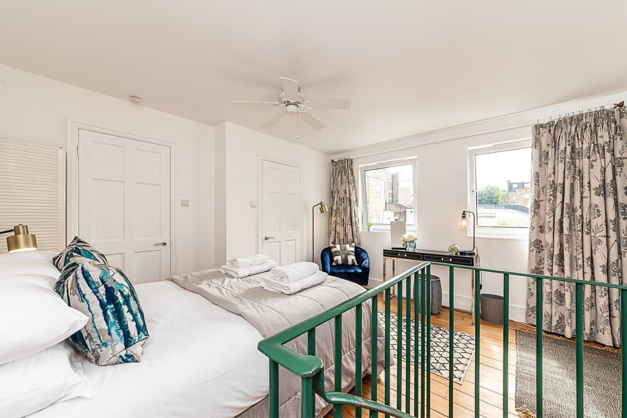 The Secret Kensington Garden Mews-2 Bedroom Full House-2 Train Lines- Spacious-Kings Road- Harrods -Chelsea Stadium-Private Small Patio London Kültér fotó