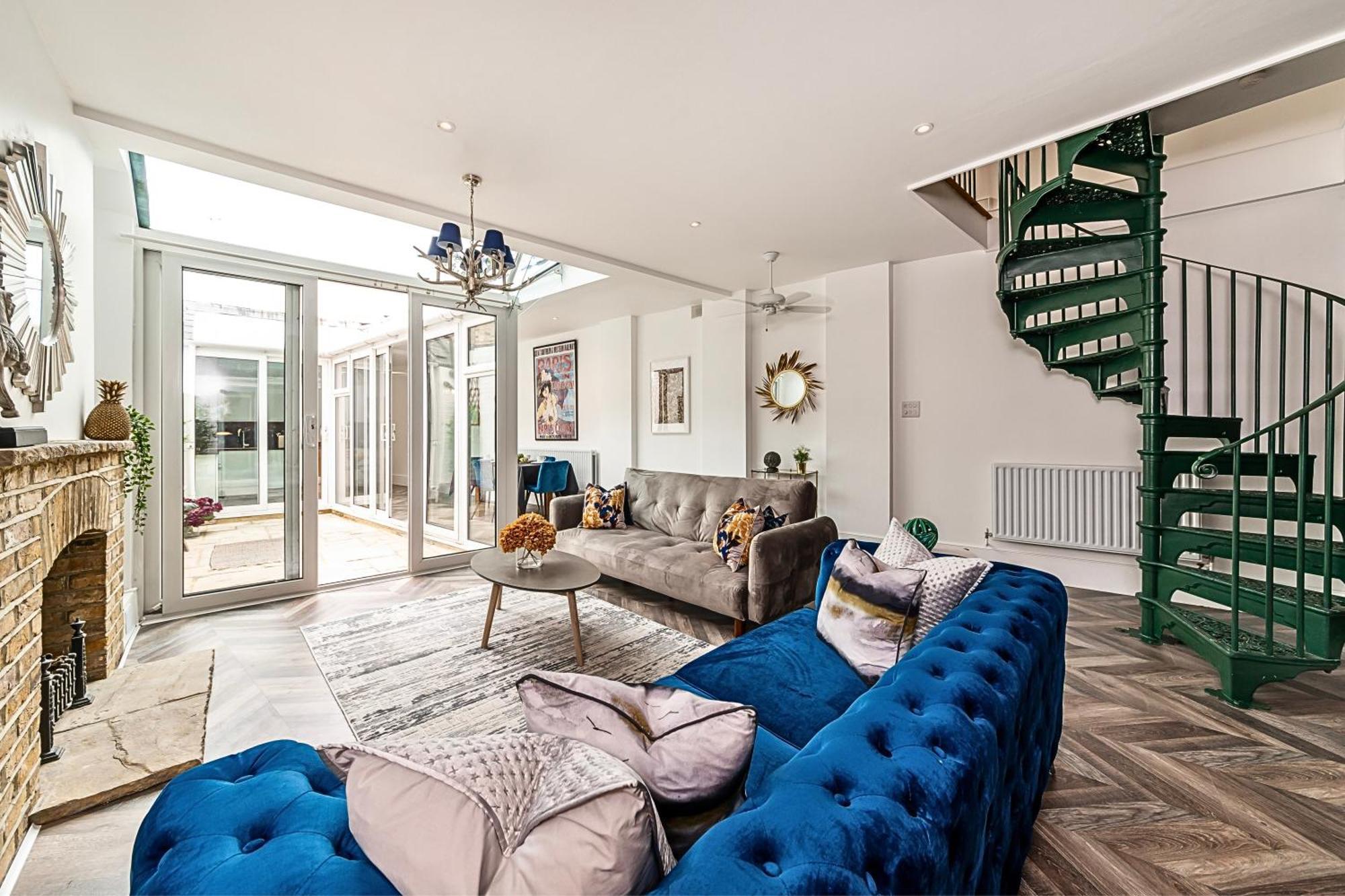 The Secret Kensington Garden Mews-2 Bedroom Full House-2 Train Lines- Spacious-Kings Road- Harrods -Chelsea Stadium-Private Small Patio London Kültér fotó