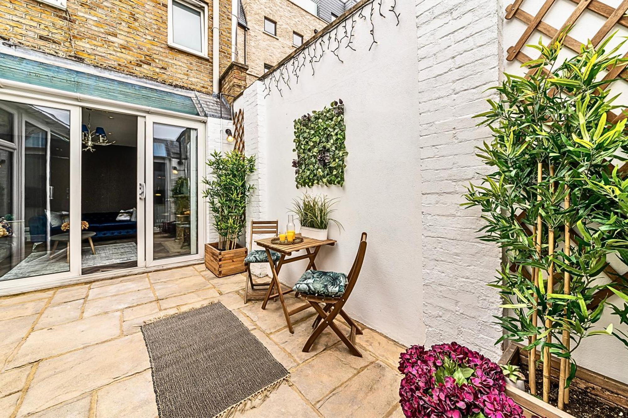 The Secret Kensington Garden Mews-2 Bedroom Full House-2 Train Lines- Spacious-Kings Road- Harrods -Chelsea Stadium-Private Small Patio London Kültér fotó