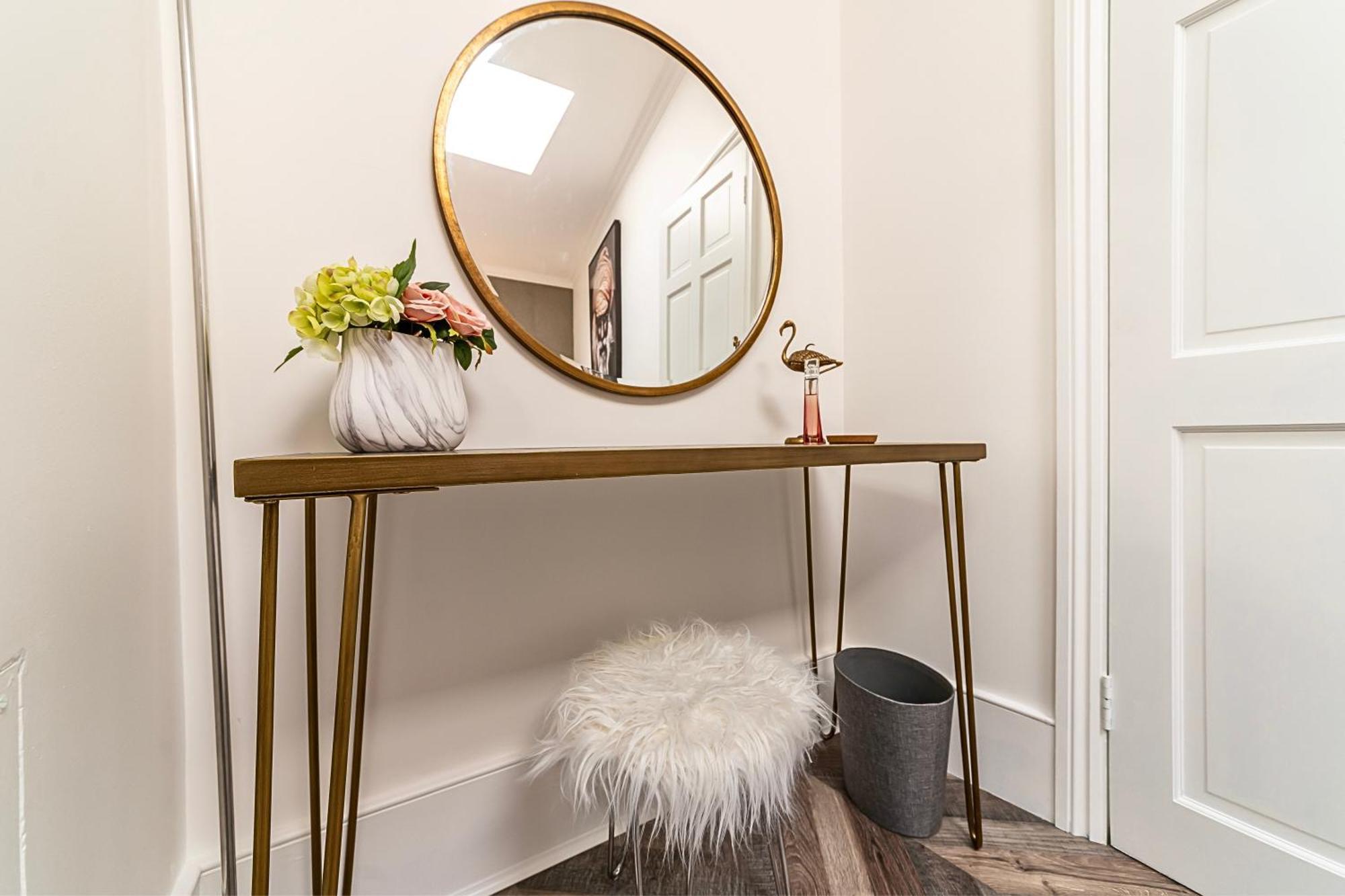 The Secret Kensington Garden Mews-2 Bedroom Full House-2 Train Lines- Spacious-Kings Road- Harrods -Chelsea Stadium-Private Small Patio London Kültér fotó