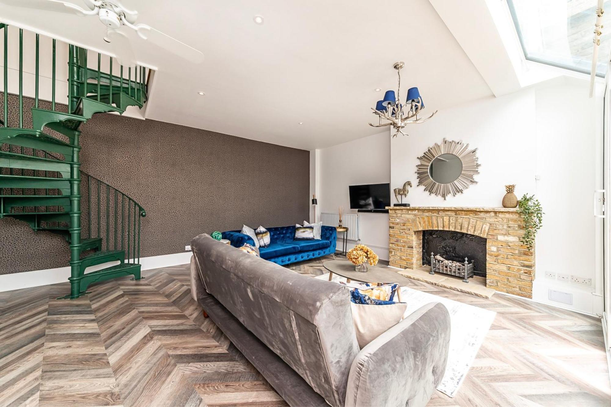 The Secret Kensington Garden Mews-2 Bedroom Full House-2 Train Lines- Spacious-Kings Road- Harrods -Chelsea Stadium-Private Small Patio London Kültér fotó