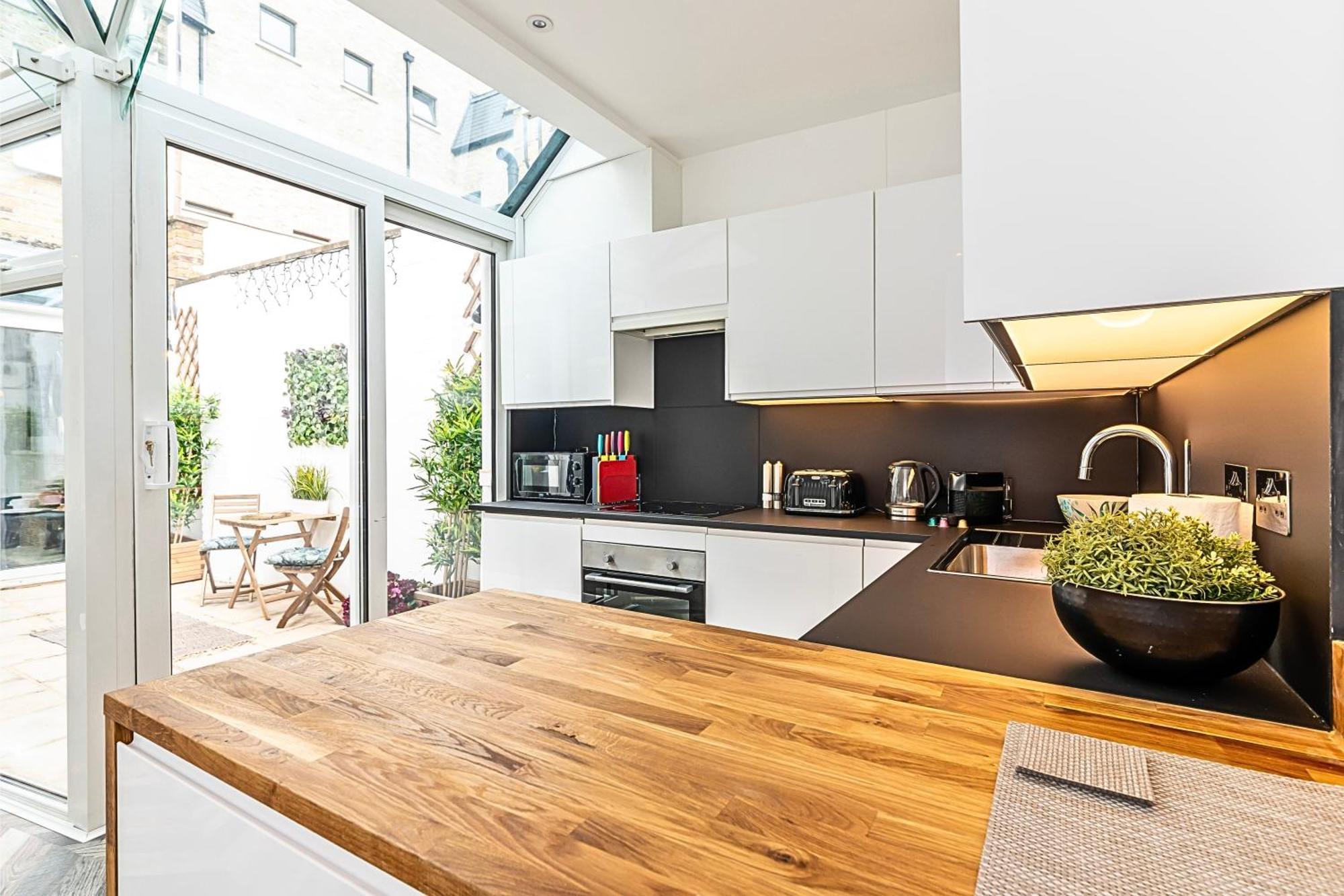 The Secret Kensington Garden Mews-2 Bedroom Full House-2 Train Lines- Spacious-Kings Road- Harrods -Chelsea Stadium-Private Small Patio London Kültér fotó