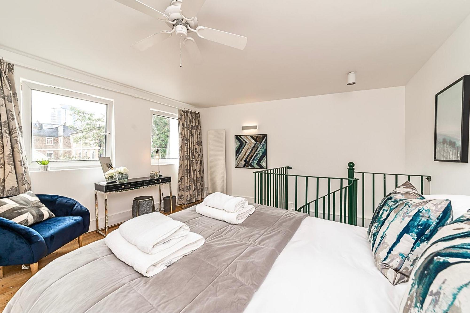 The Secret Kensington Garden Mews-2 Bedroom Full House-2 Train Lines- Spacious-Kings Road- Harrods -Chelsea Stadium-Private Small Patio London Kültér fotó